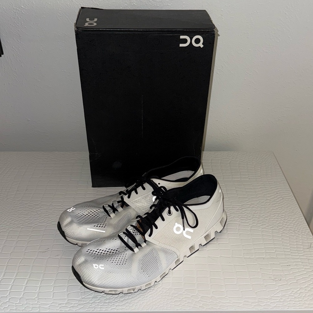 On Men’s  Cloud X 4 Shoes Best Comfy New Hot Trend size 12.5 M.